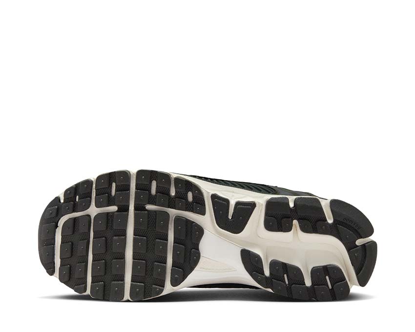 Nike Air Zoom Vomero 5 W - Image 5