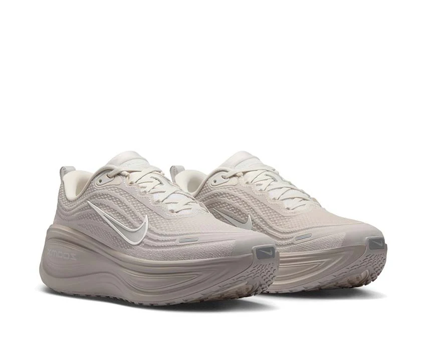 Nike Vomero Plus "Light Bone" - Image 3